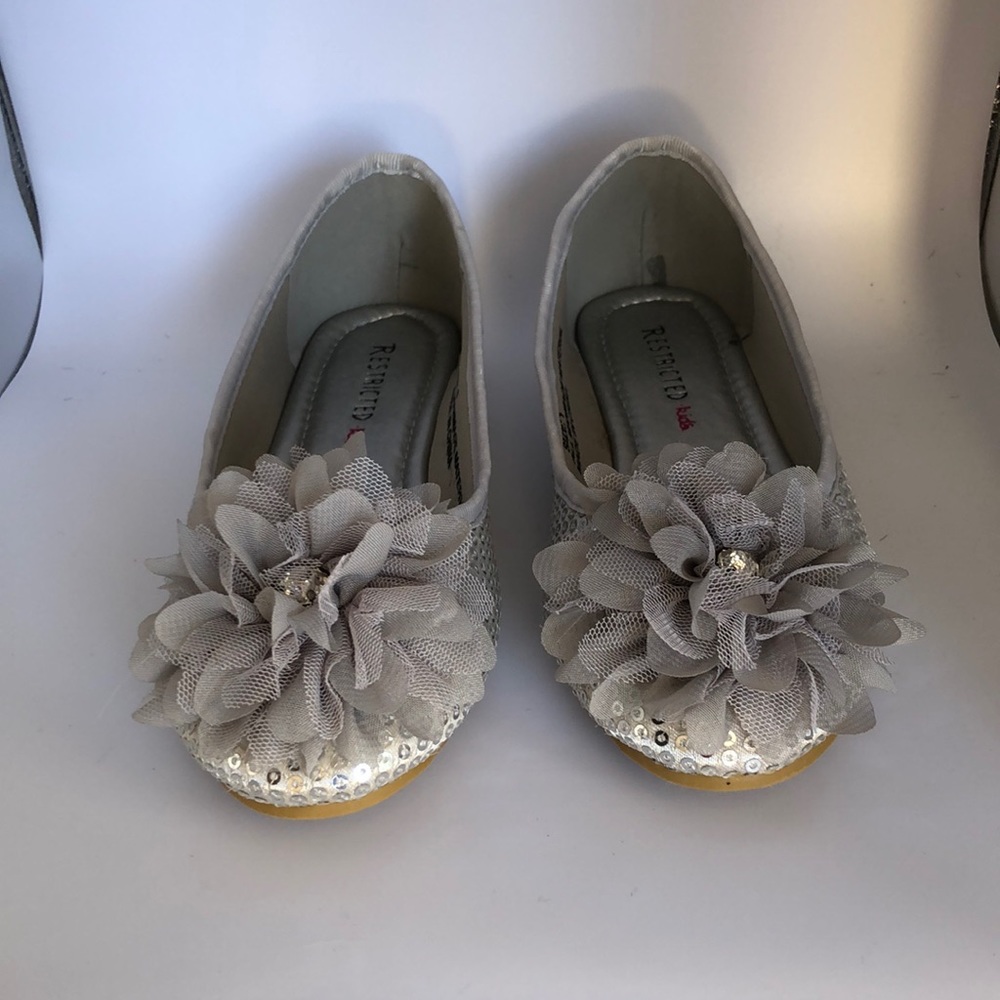 Girls restricted kids dress shoes size 1 NIB